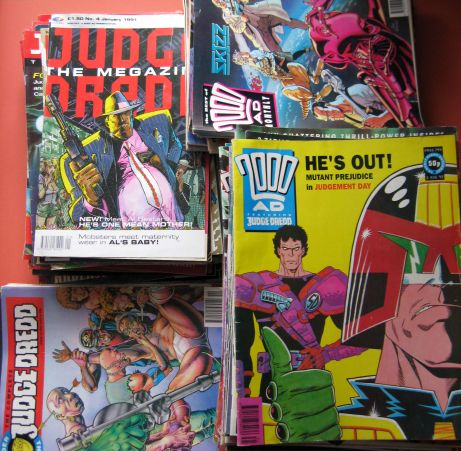 COLLECTION OF 100 x 2000AD COMICS AND GRAPHICS NOVELS